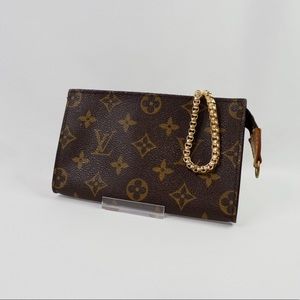 •Authentic LV Bucket Pouch 17•